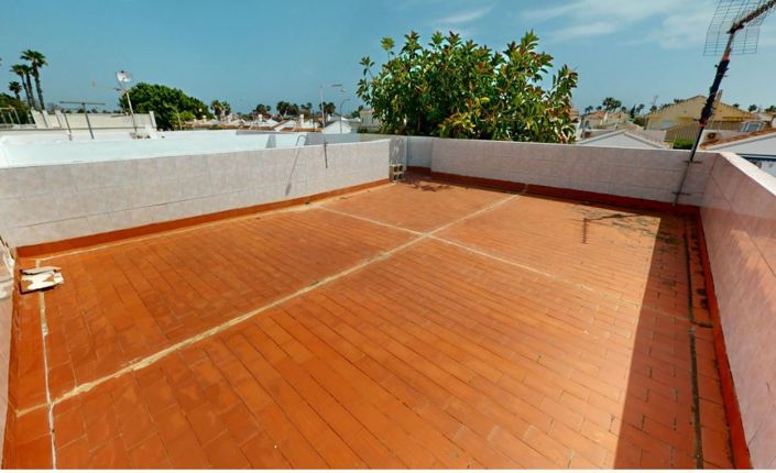 Image No.22-2 Bed Townhouse for sale