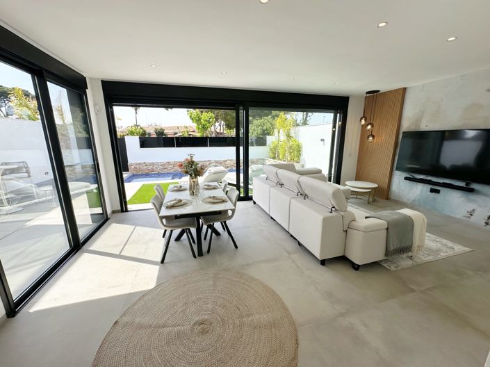 Image No.3-3 Bed Villa for sale