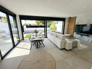 photo-30-4-26-18-00-57-36-1-scaled