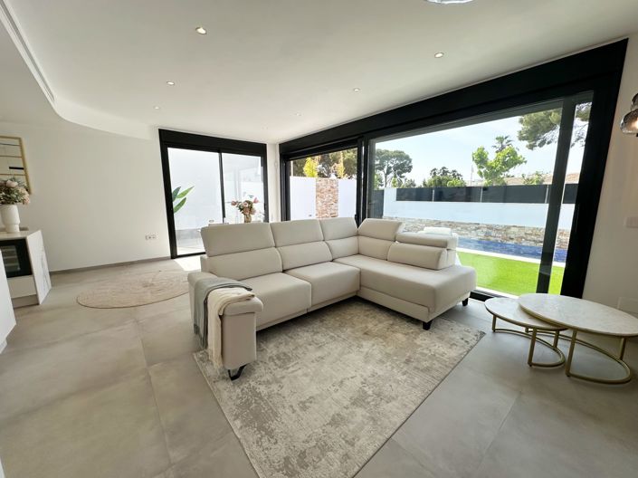Image No.6-3 Bed Villa for sale