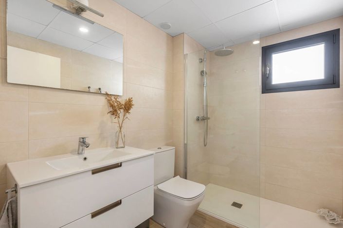 Image No.18-2 Bed Apartment for sale