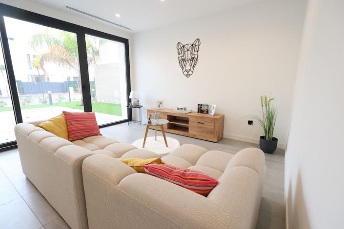 Image No.2-3 Bed Villa for sale