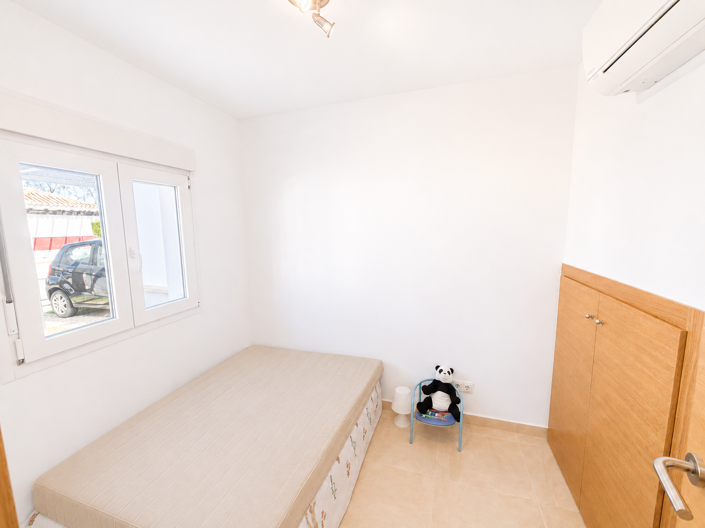 Image No.20-2 Bed Townhouse for sale