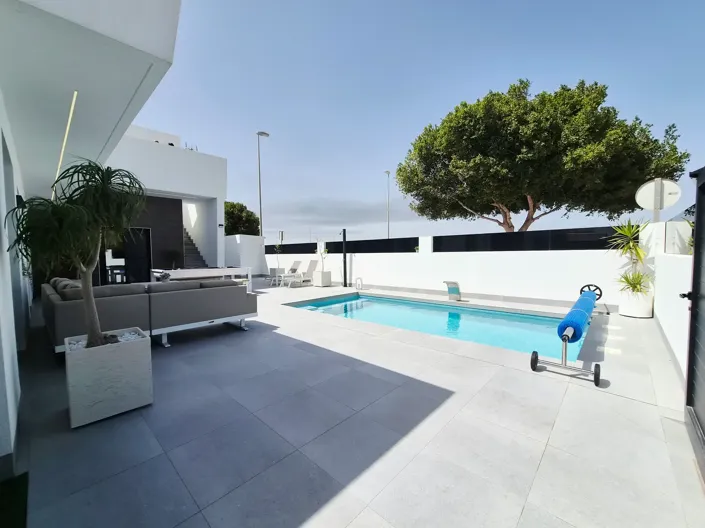 Image No.2-3 Bed Villa for sale