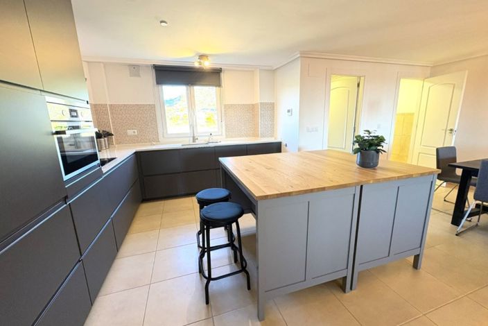 Image No.10-3 Bed Apartment for sale