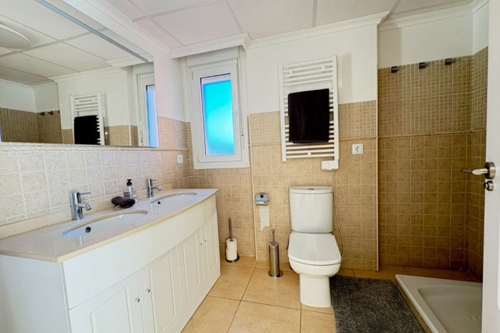 Image No.20-3 Bed Apartment for sale