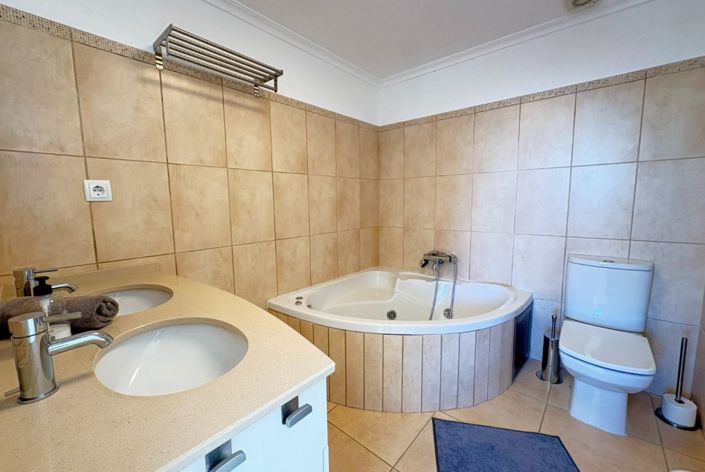Image No.22-3 Bed Apartment for sale