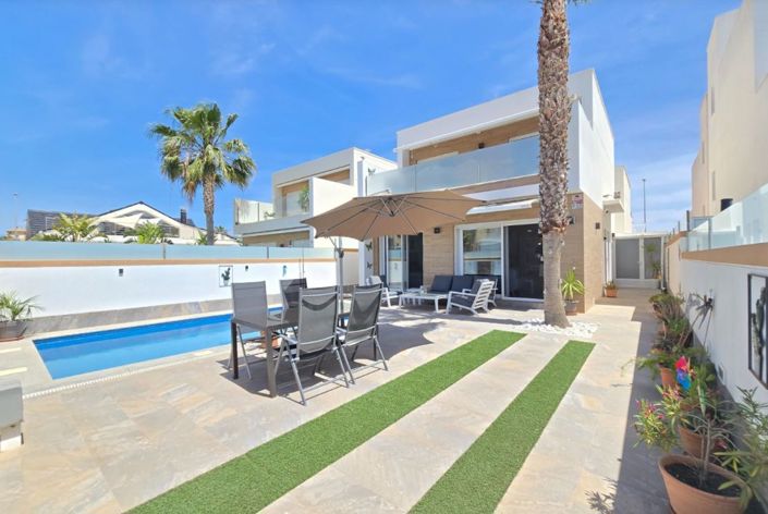 Image No.4-3 Bed Villa for sale