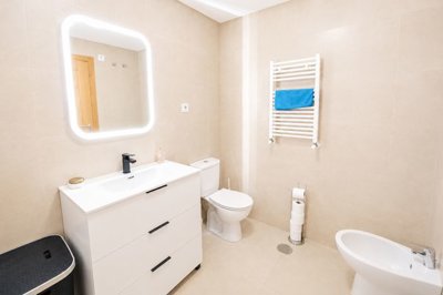 las158-bathroom-2