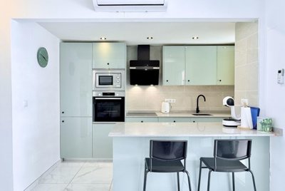 contemporary-kitchen-isla-grosa-villa-mar-men
