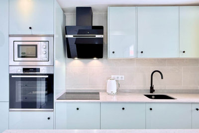 contemporary-kitchen-isla-grosa-villa-mar-men