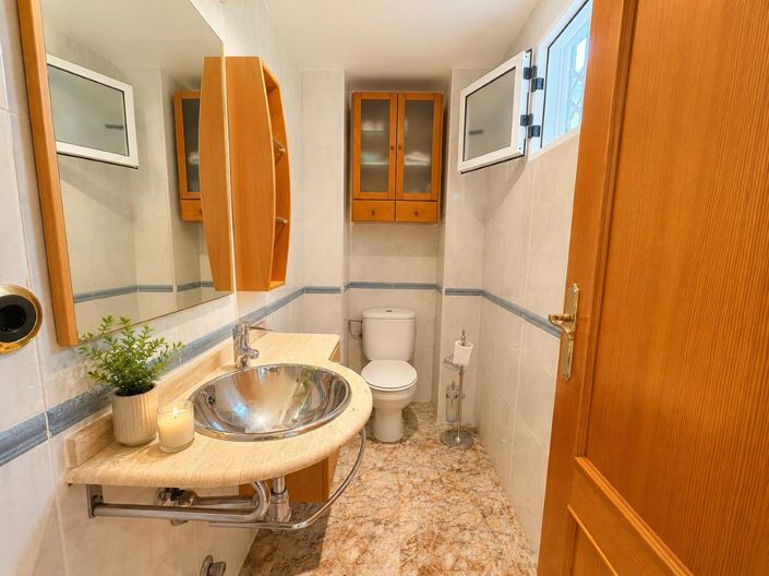Image No.6-2 Bed Townhouse for sale