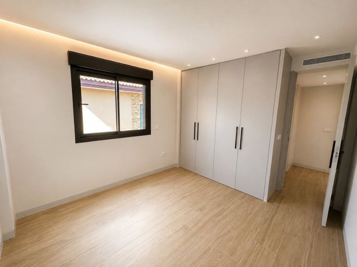Image No.10-3 Bed Villa for sale