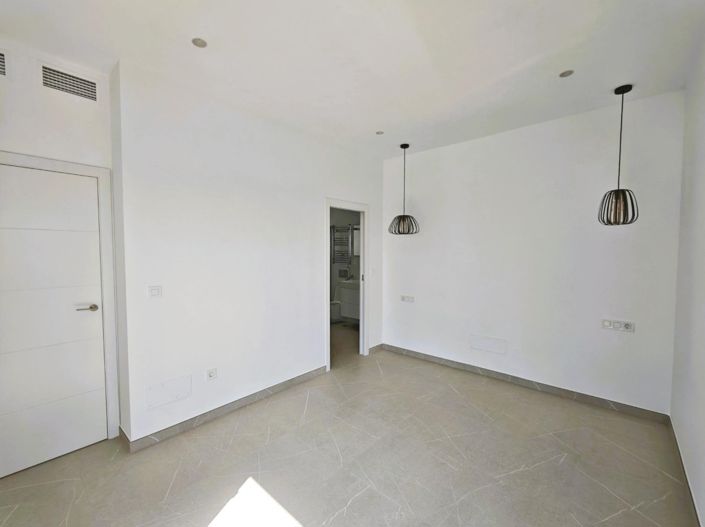 Image No.24-5 Bed Villa for sale
