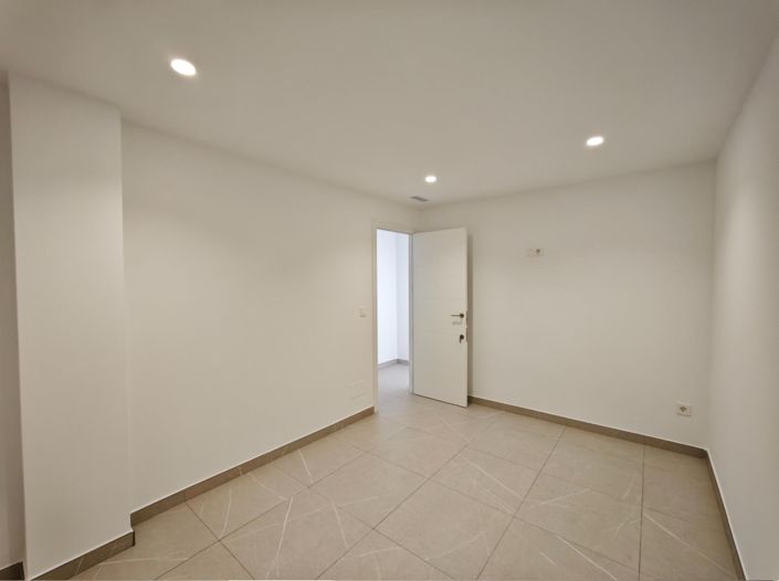 Image No.28-5 Bed Villa for sale