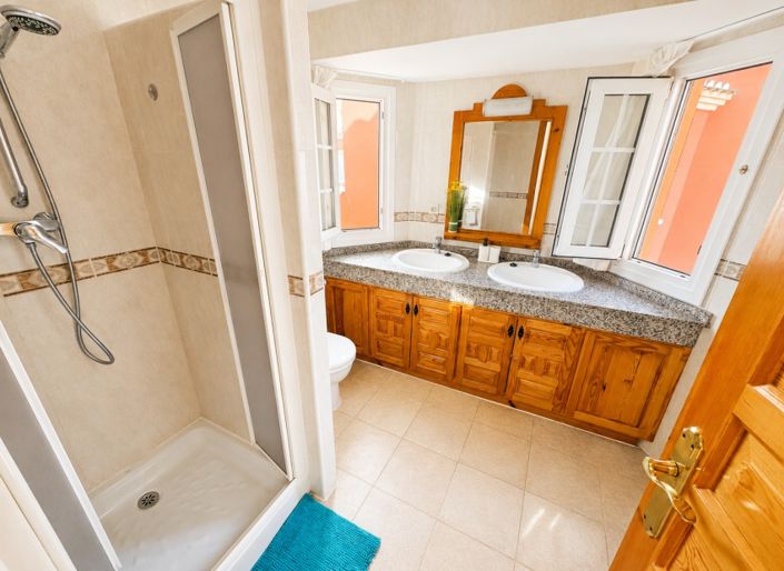 Image No.19-2 Bed Villa for sale