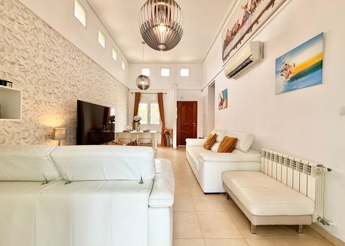 Image No.8-3 Bed Villa for sale