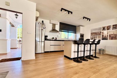 baron-villa-for-sale-open-plan-kitchen-mar-me