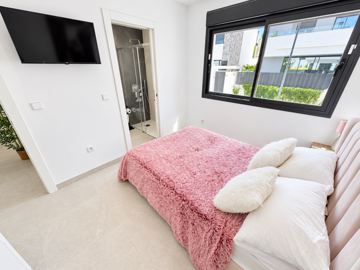 bright-minimalist-bedroom-retreat