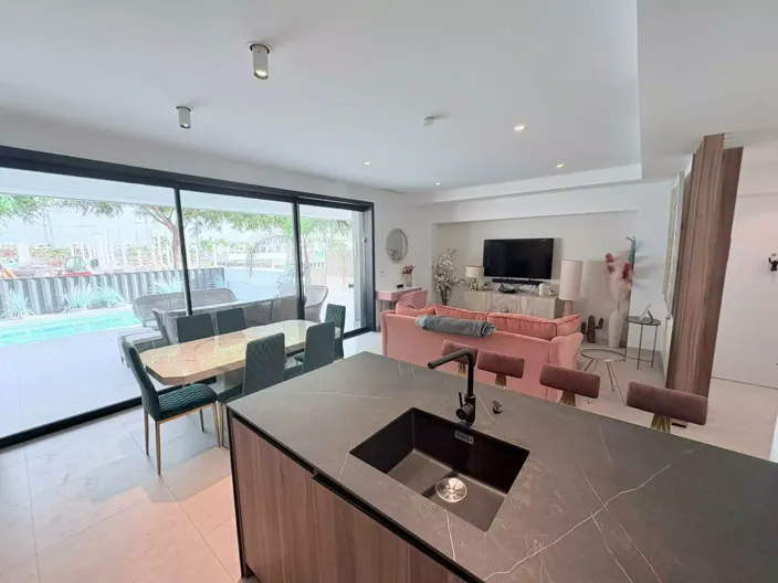 Image No.4-4 Bed Villa for sale