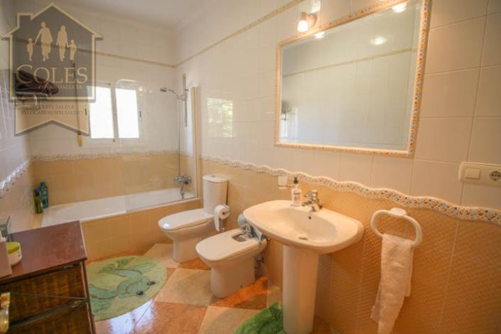 Image No.12-3 Bed Villa / Detached for sale