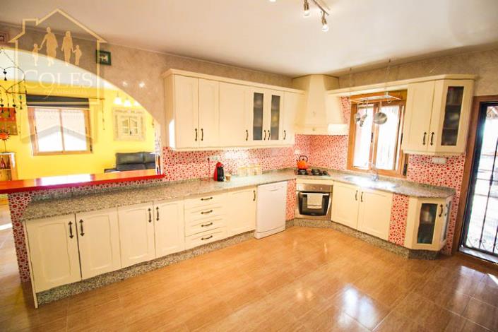 Image No.9-5 Bed Villa / Detached for sale