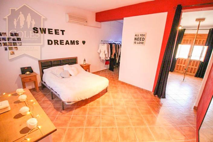 Image No.23-5 Bed Villa / Detached for sale