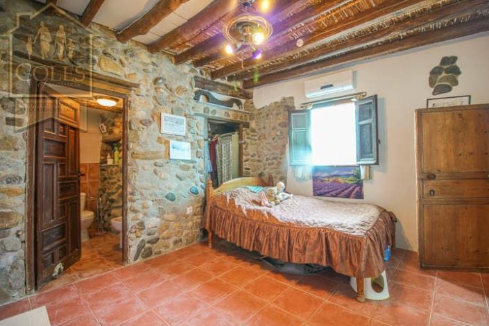 Image No.13-2 Bed Townhouse for sale