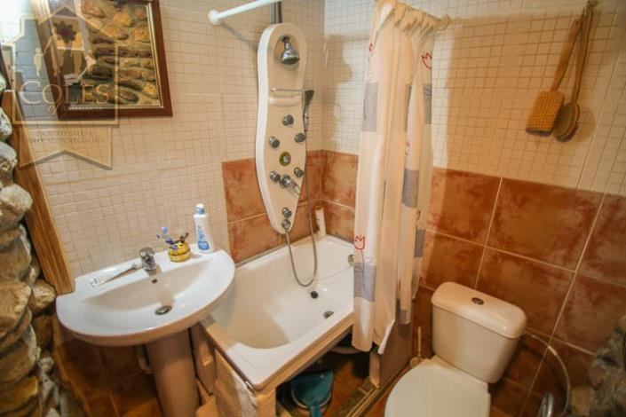 Image No.15-2 Bed Townhouse for sale