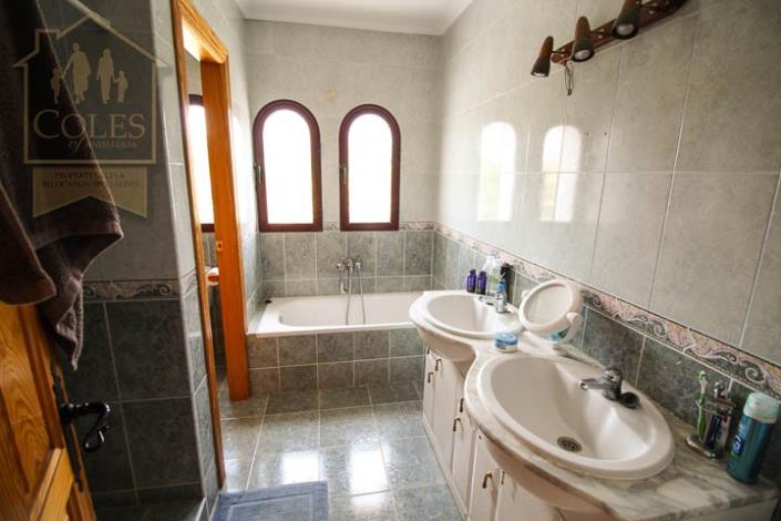 Image No.20-3 Bed Villa / Detached for sale