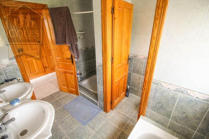 Image No.21-3 Bed Villa / Detached for sale