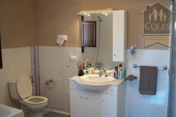 Image No.11-4 Bed Villa / Detached for sale