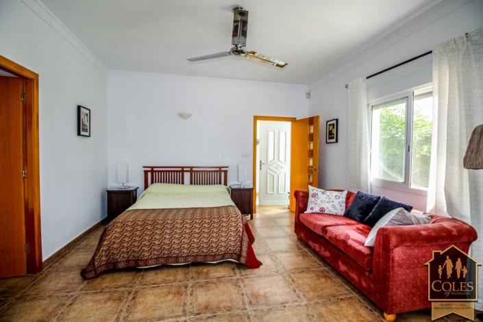 Image No.25-5 Bed Villa / Detached for sale