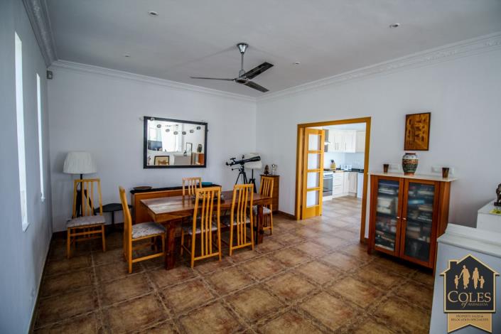 Image No.33-5 Bed Villa / Detached for sale