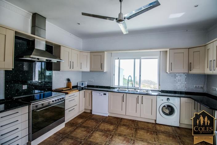 Image No.36-5 Bed Villa / Detached for sale