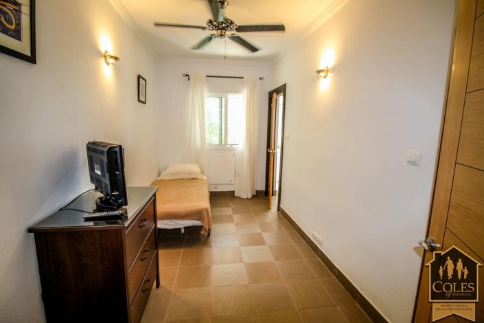 Image No.40-5 Bed Villa / Detached for sale