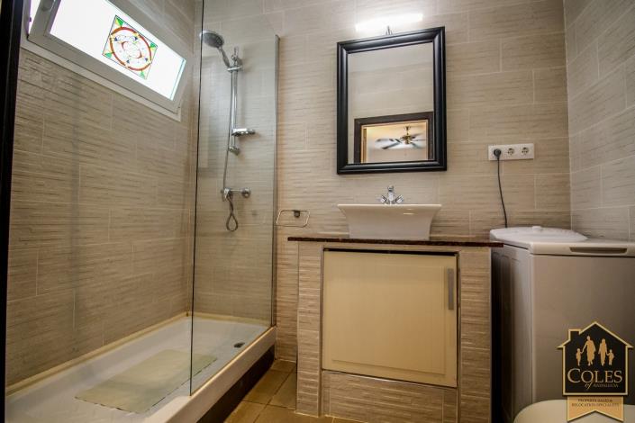 Image No.41-5 Bed Villa / Detached for sale