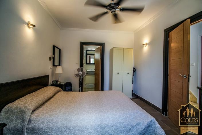 Image No.42-5 Bed Villa / Detached for sale