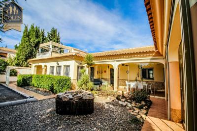 4 Bed Villa / Detached for sale