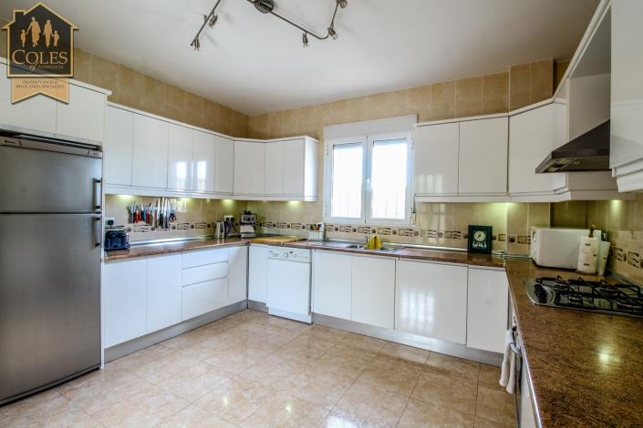 Image No.24-4 Bed Villa / Detached for sale