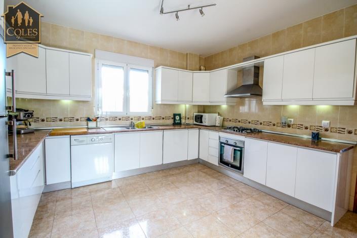 Image No.25-4 Bed Villa / Detached for sale