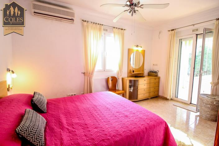 Image No.33-4 Bed Villa / Detached for sale