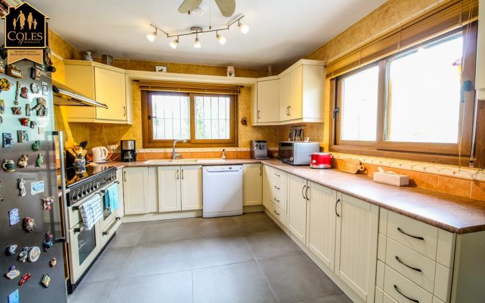 Image No.9-3 Bed Villa / Detached for sale