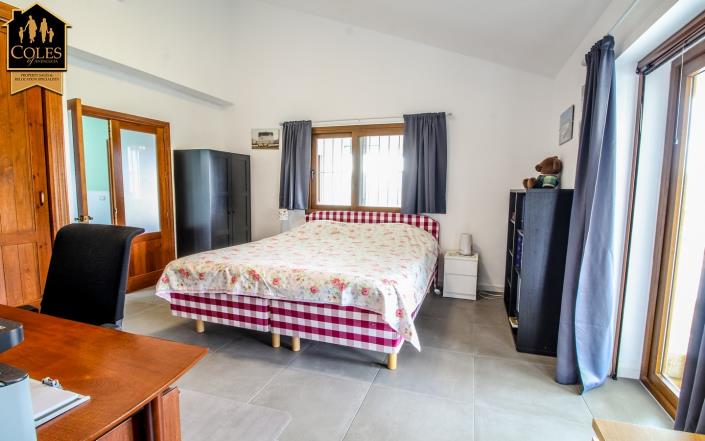 Image No.13-3 Bed Villa / Detached for sale