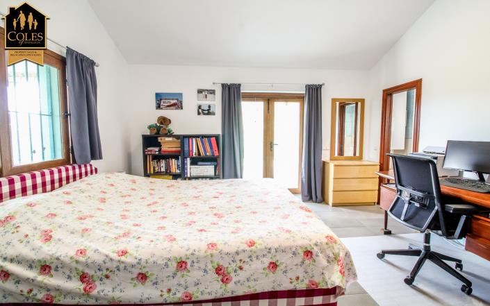 Image No.14-3 Bed Villa / Detached for sale