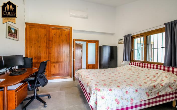 Image No.15-3 Bed Villa / Detached for sale