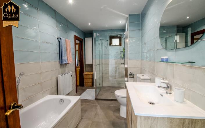 Image No.25-3 Bed Villa / Detached for sale