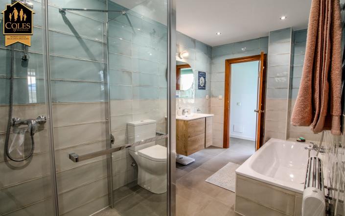 Image No.26-3 Bed Villa / Detached for sale