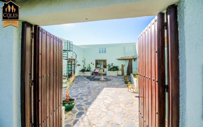 Image No.30-3 Bed Villa / Detached for sale