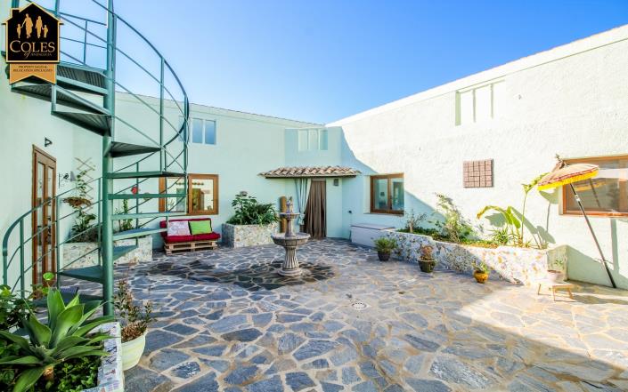 Image No.31-3 Bed Villa / Detached for sale